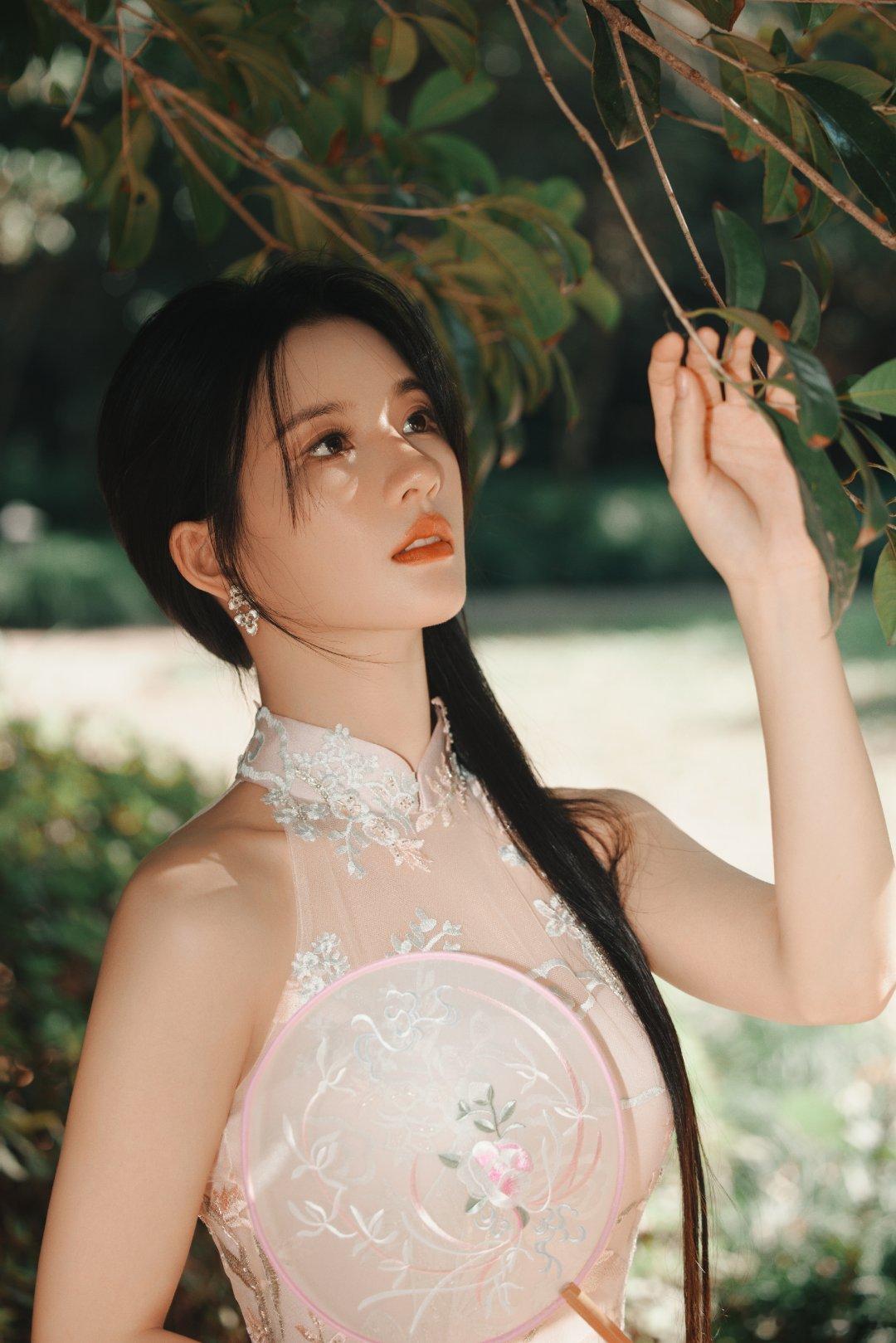 #硬糖少女303##刘些宁# 今日份糖妹新鲜物料刘些宁工作室更新闪耀之夜定妆照从