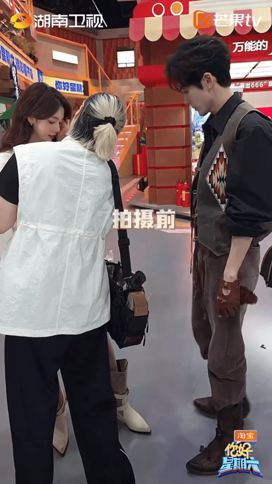 曾舜晞陈瑶比鞋子大小胜负欲曾舜晞陈瑶突然比上鞋子大小了 陈伟霆：我是谁我在哪，他