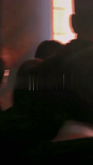 迟到的白鹿看到Vouge主编时肉眼可见的慌乱，其实没上台前，白鹿就神色紧张，很少