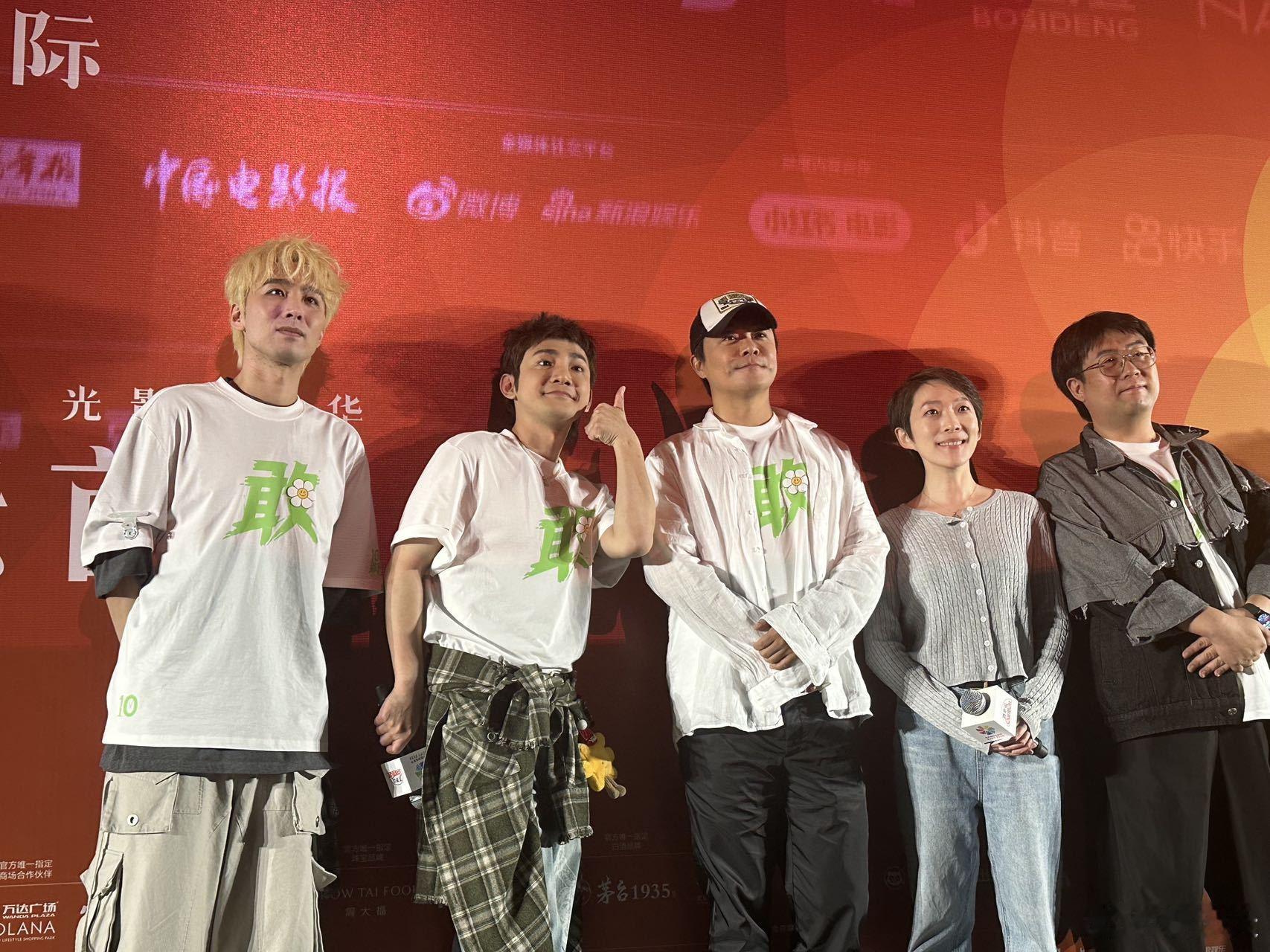 蒋龙说导演陈思诚让人有安全感 专业又靠谱的导演，总能给演员十足底气。剧组氛围温暖