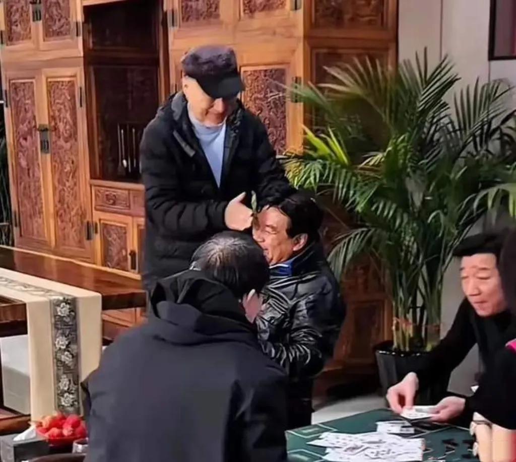 朱时茂陈佩斯老友聚会，重温经典岁月
2025年3月4日，喜剧界的两位传奇人物——