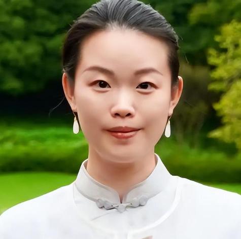 离谱到家！
徐莺说自己是庞家后人，
结果被拆穿！


徐莺说自己是庞家后人，
于