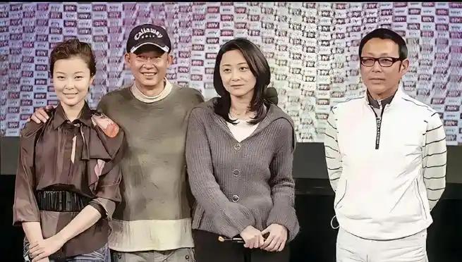 一山还有一山高，这个戴棒球帽的男演员怎么比鼎盛时期的陈道明还要有魅力？他是谁啊？