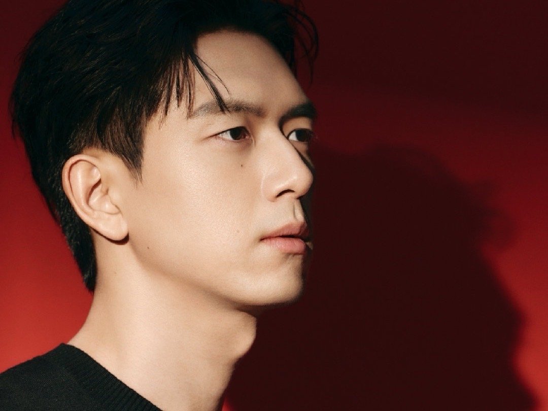 李现轻启朱红 ​​​