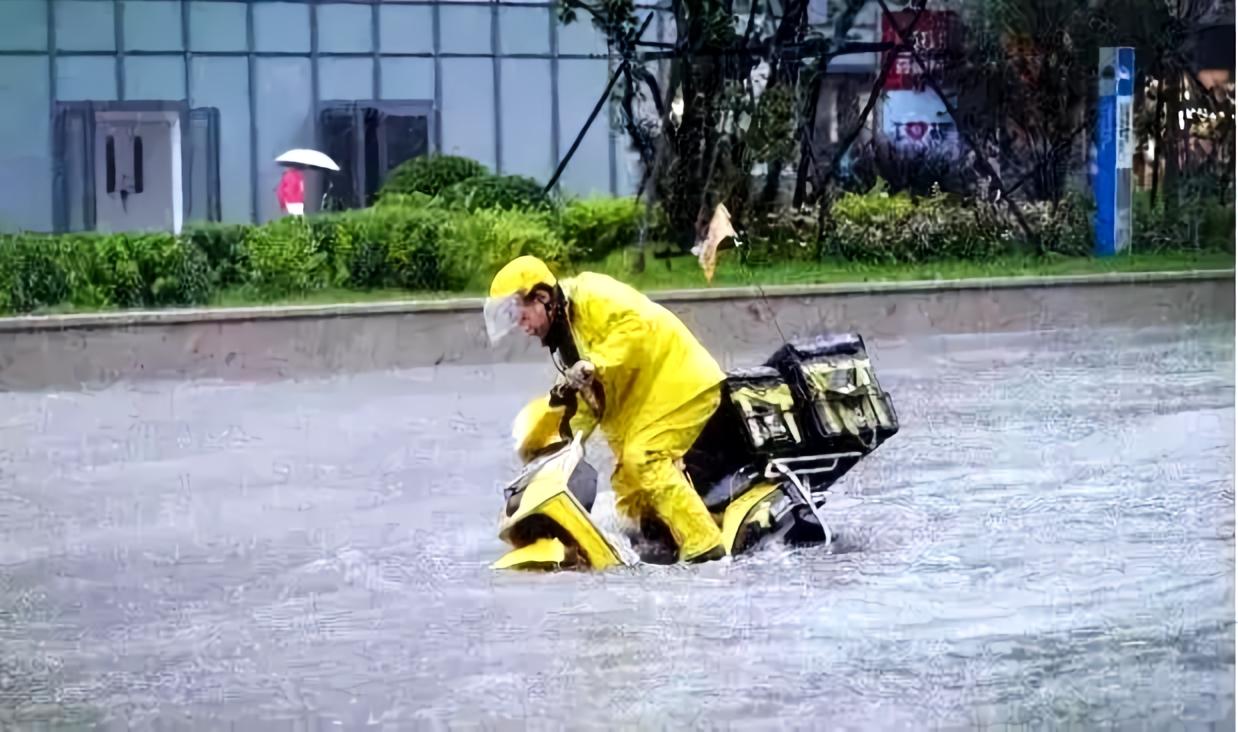 “给外卖小哥打赏一块钱，怎么就惹毛了一堆人？”
     
      这话一出