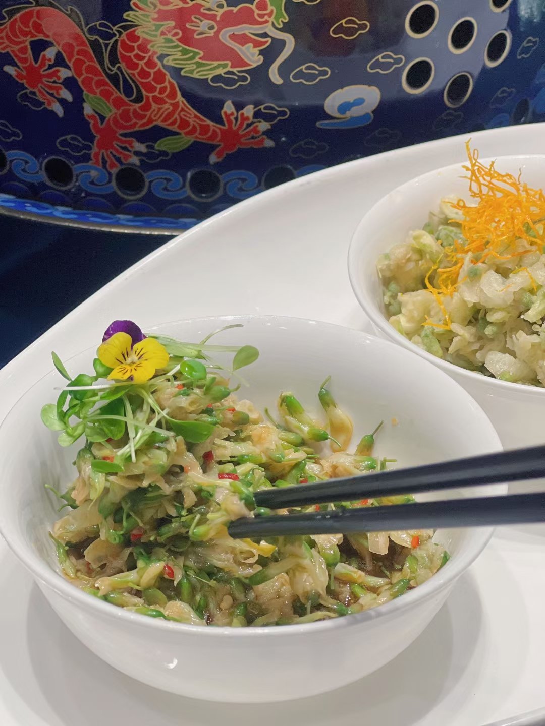 #旅行[超话]#今年摘槐花，可是有备而来的[得意]​槐花炒蛋，凉拌槐花，槐花炒肉