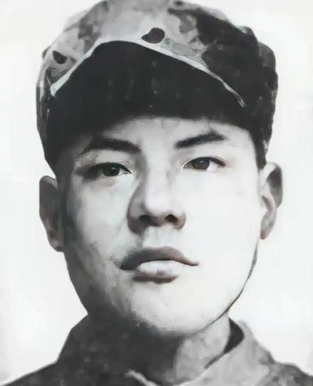 1943年，仅25岁的八路军科长被俘，日军把他带到华丽住所，还找来美娇娘与他同房