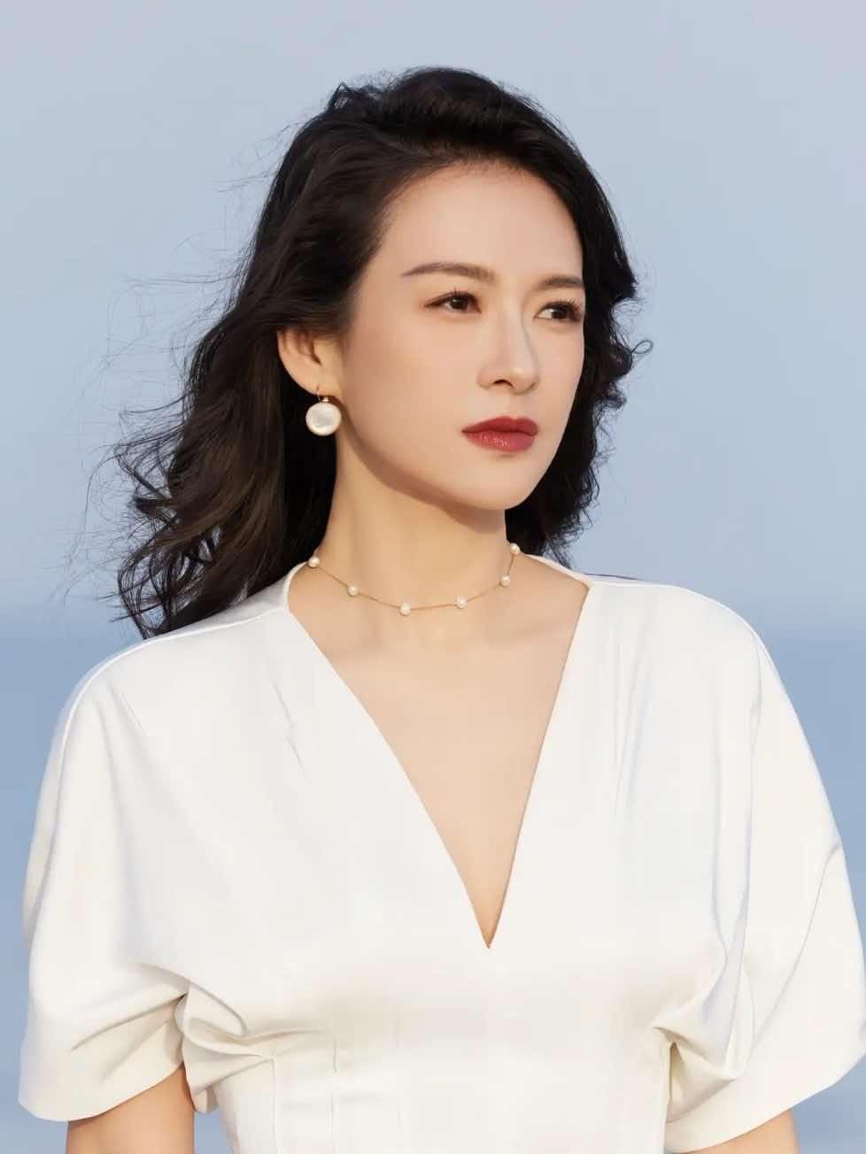 终于知道明星的离婚率为什么这么高了，
看看章子怡就知道了，
4年时间，轻松到手3