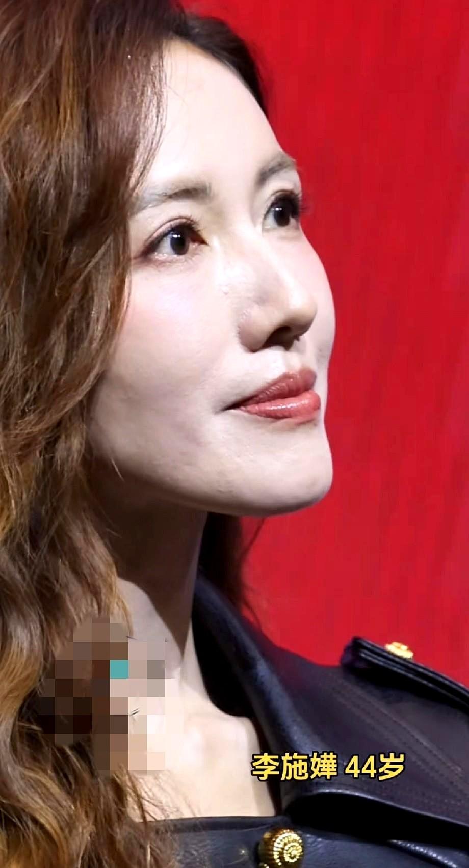 44如狼似虎的年纪，李施嬅很确实迷人，这才是该有的真实状态，越看越珠圆玉润，风韵