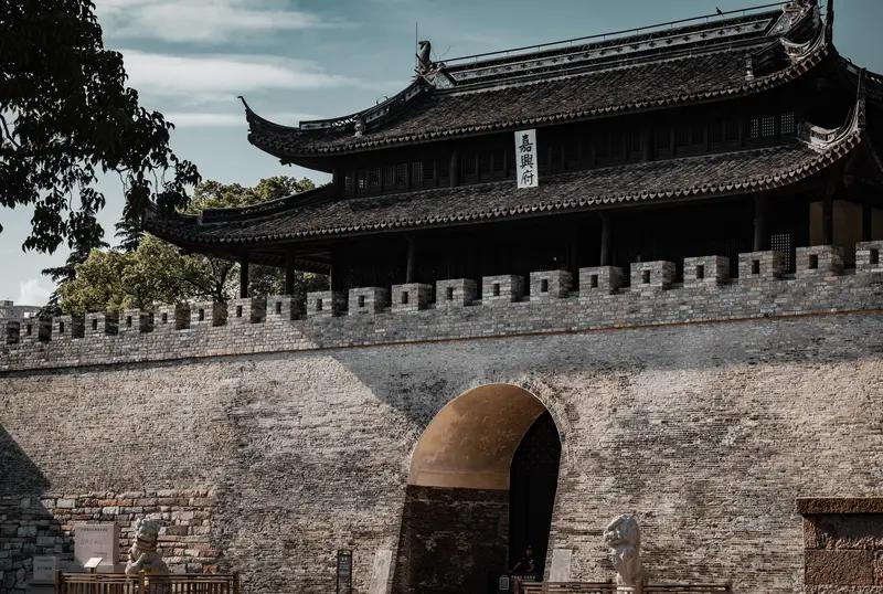 嘉兴子城简介
       嘉兴子城才是被绝大多数游客漏掉的宝藏打卡点，实打实的