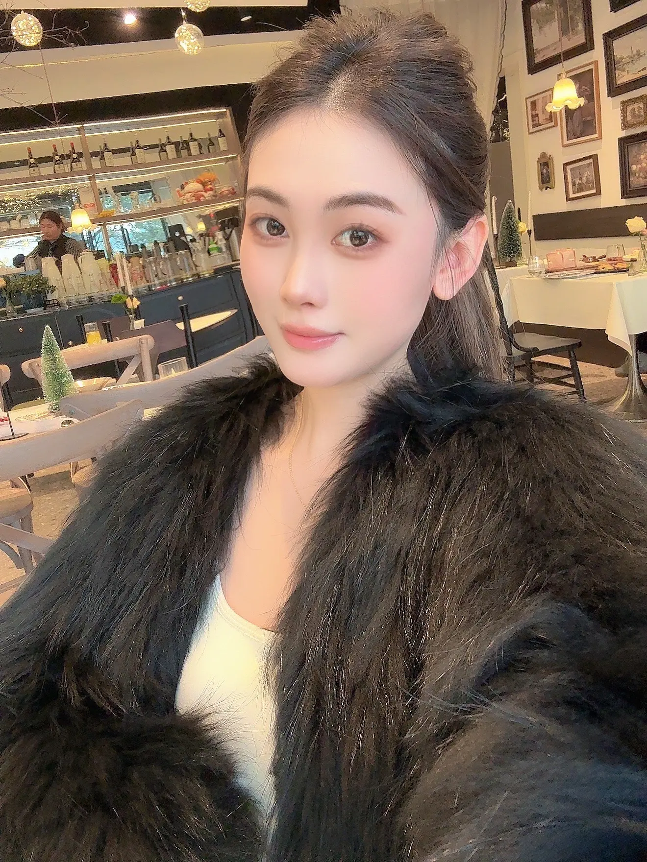 我需要一个有耐心的人 会惯着我的臭脾气 而不是一个不懂我还指责我的人