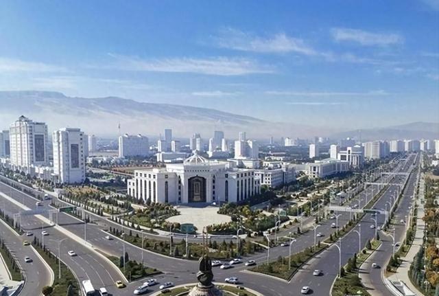 这才是铁哥们！欠中国81亿全还清，还赠百亿大礼，西方国家都眼红。现在国际上不少国