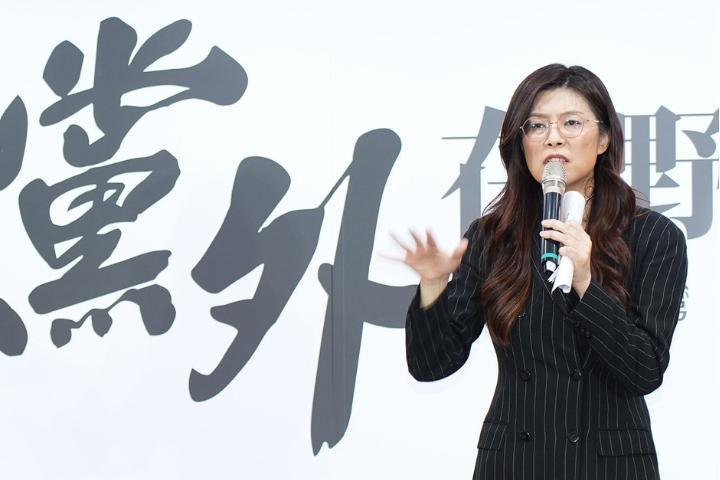 郑丽文为什么会得到支持？
 
郑丽文能在国民党主席选举里获得这么多支持，说起来其