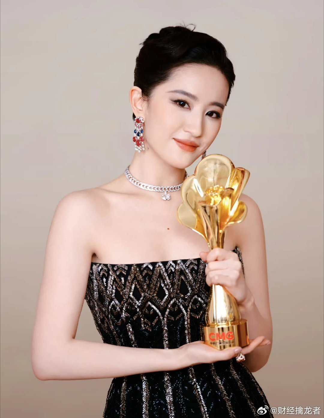 女演员视后含金量5位85花视后大比拼！唐嫣金熊猫奖视后，赵丽颖飞天奖视后+金鹰奖