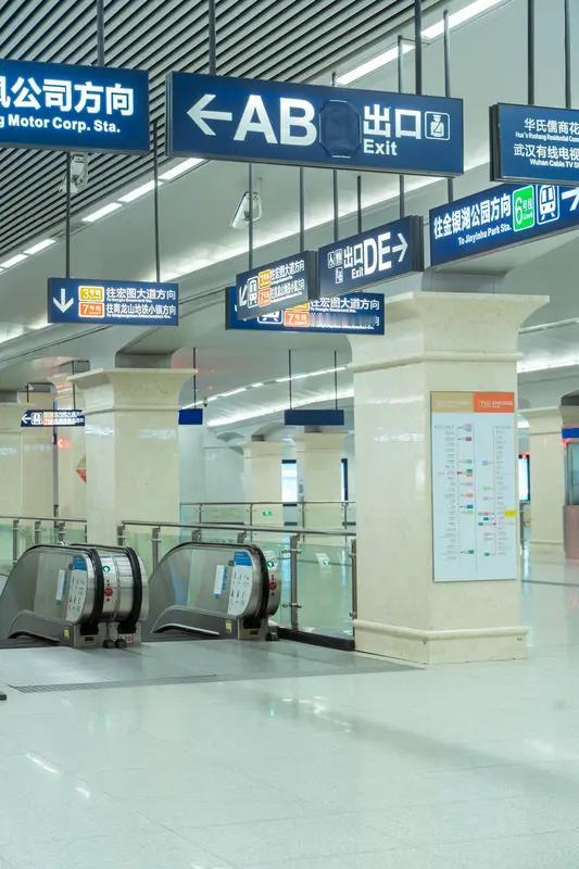 全国各城市地铁盈亏情况：
依据2024 - 2025年最新财报数据（扣除政府补贴