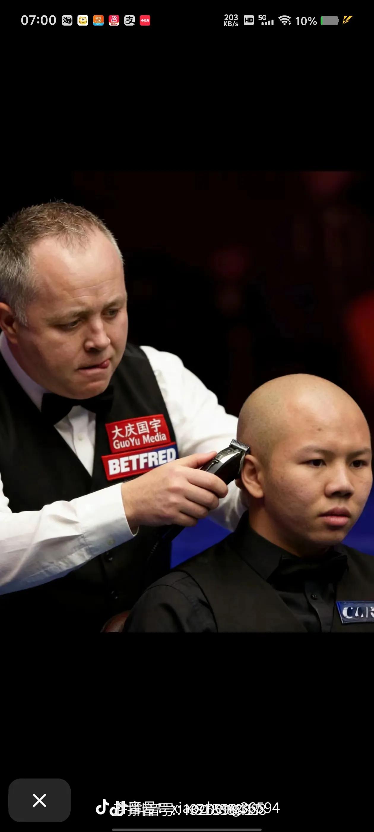 0-5又被横扫，“挥拳哥”周跃龙惨败给“小钢炮”艾伦，0-5曾被希金斯横扫！刚刚