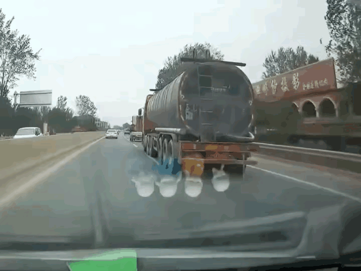 违规搬运，所以现在运输采用封闭式货箱是有道理的