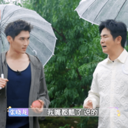 温太医退休后去桃园看大门了温太医转行种桃了谁能想到有生之年能看到温太医下地干活？