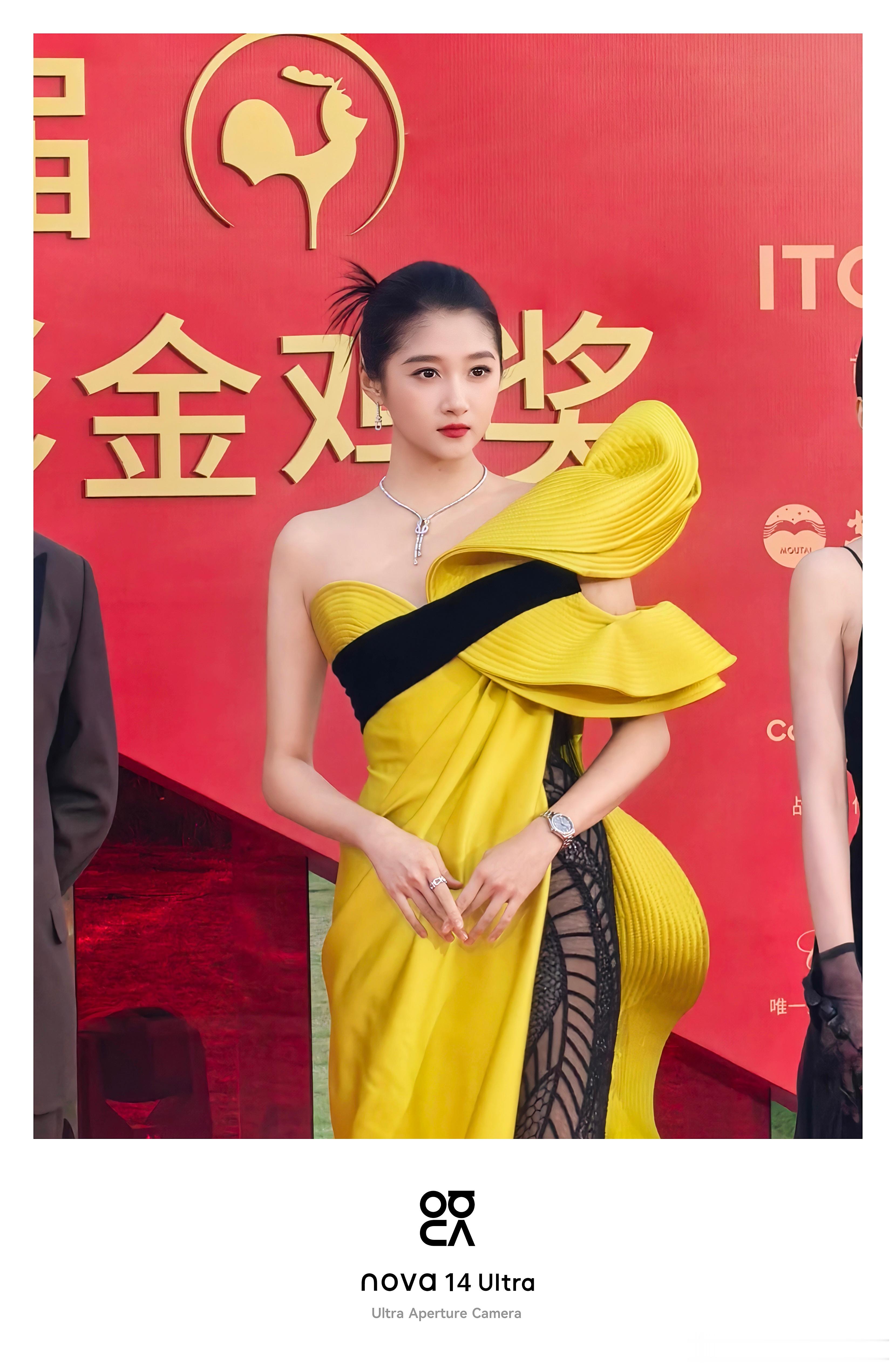 看到关晓彤的侧颜，我只能说太完美了！她的骨相太适合这种简约风格的造型了，鹅蛋脸、