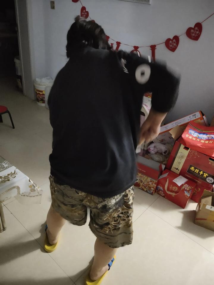 有没有比我妈更贪财的？
有没有比我妈更节俭的？
有没有比我妈更薄情的？
我妈不喜