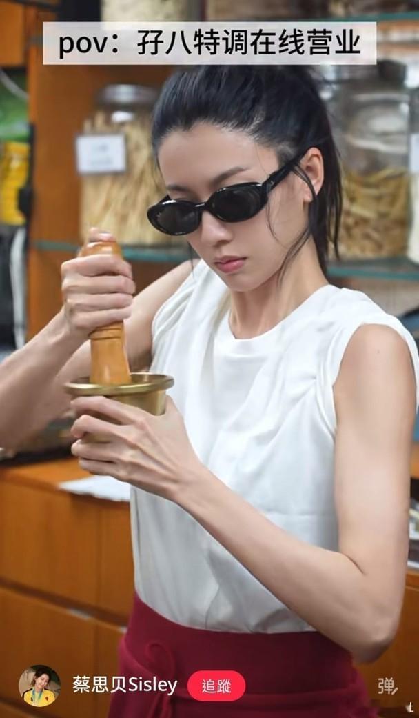 有志者事竟成，藝人蔡思貝得以拍攝偶像周星馳的電影，固之然可喜可賀，而更難得的，就