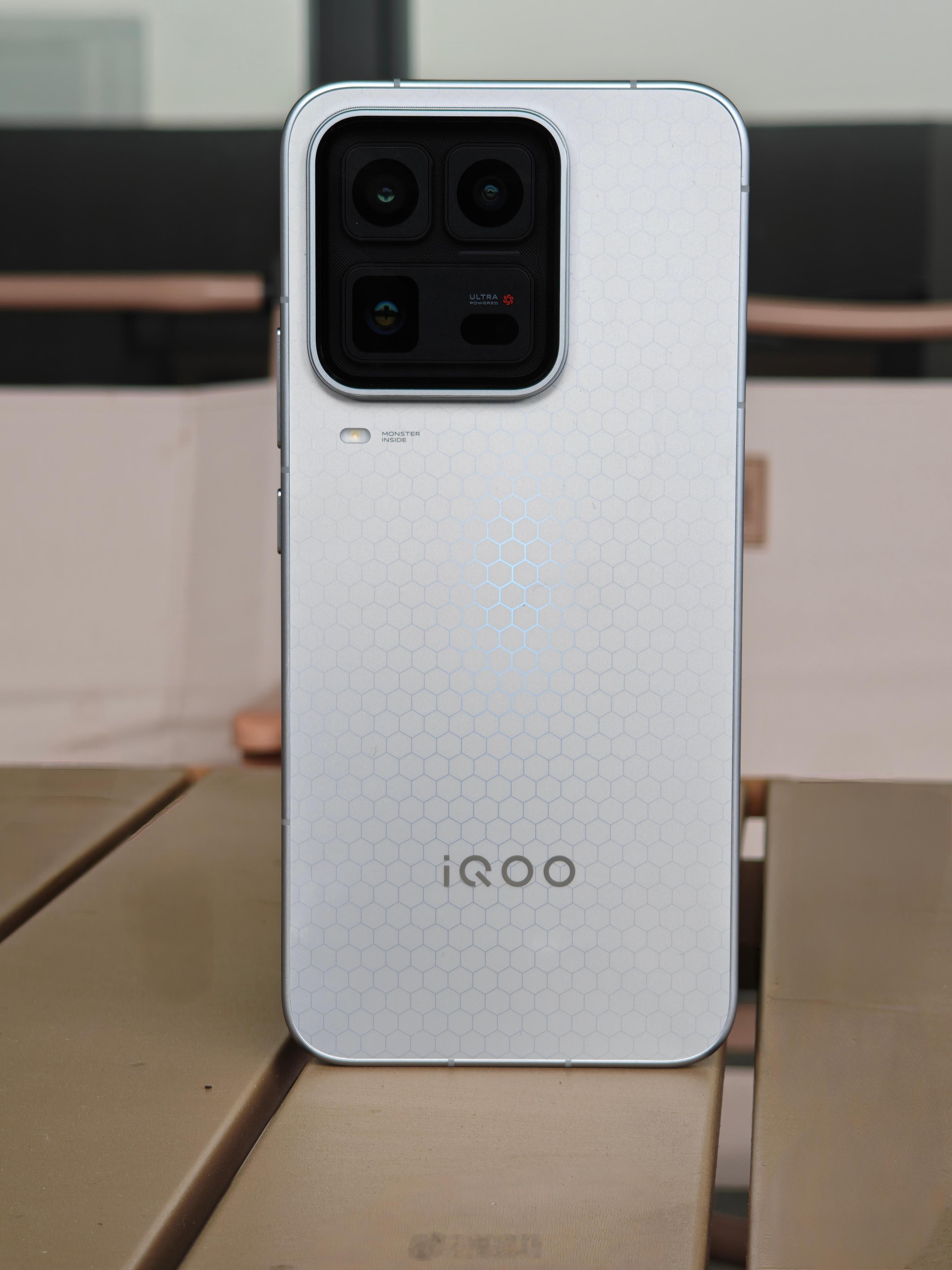 iQOO 15 Ultra 这外观，满分 10 分的话大家能打几分？iQOO15