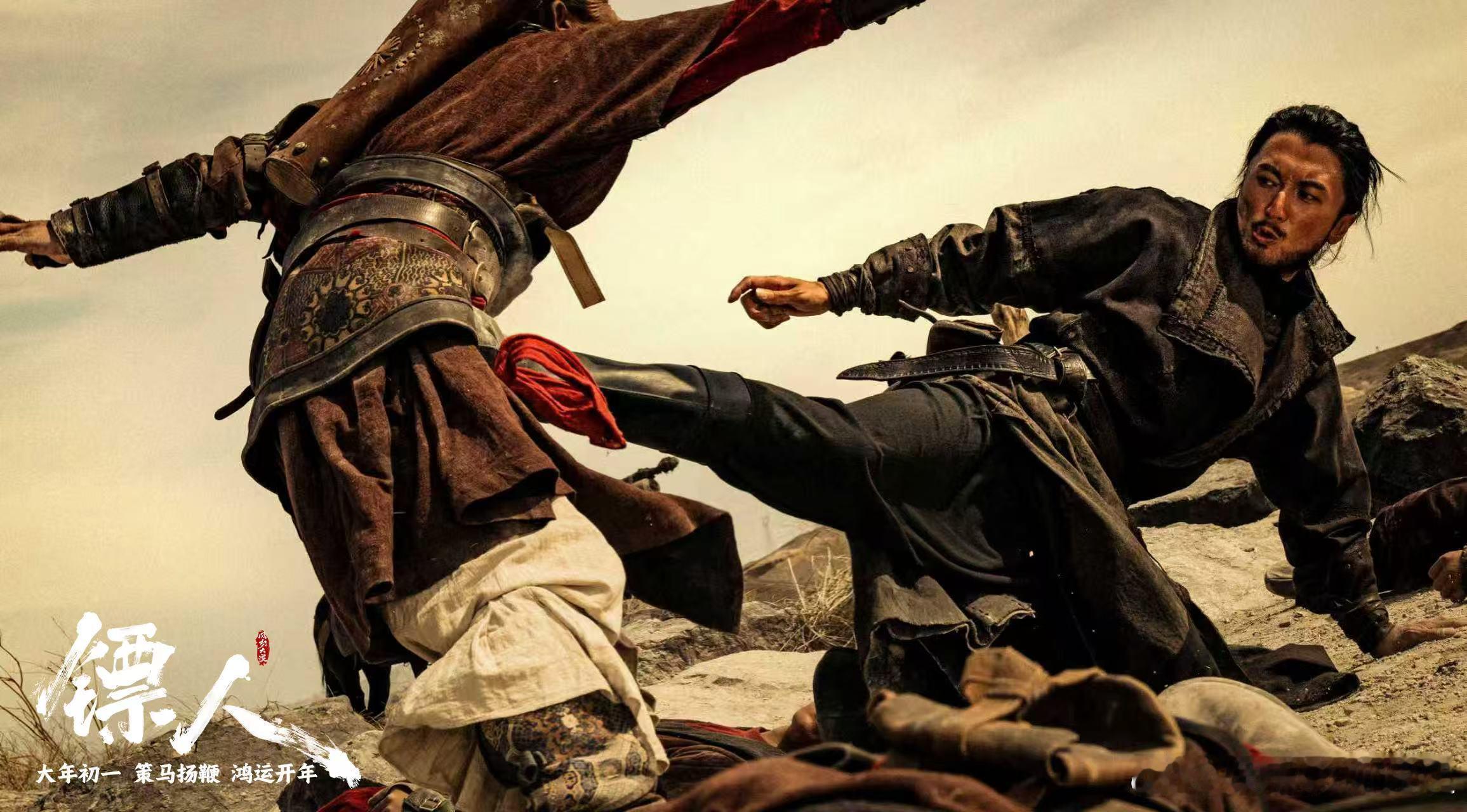 镖人一次发了155张剧照还送首歌镖人有自己的家庭相册 一百五十五张剧照，这得是多