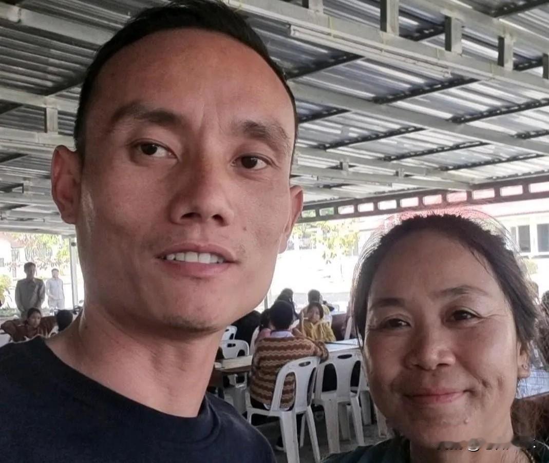 三名网红在老挝买房之后，现在已经很狼狈了

朋友圈里又出现了关于三个网红的事情。