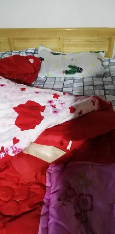 我们这儿有个规矩，出嫁的女儿和丈夫回娘家时，二人不能睡在同一间屋子。要是小两口睡