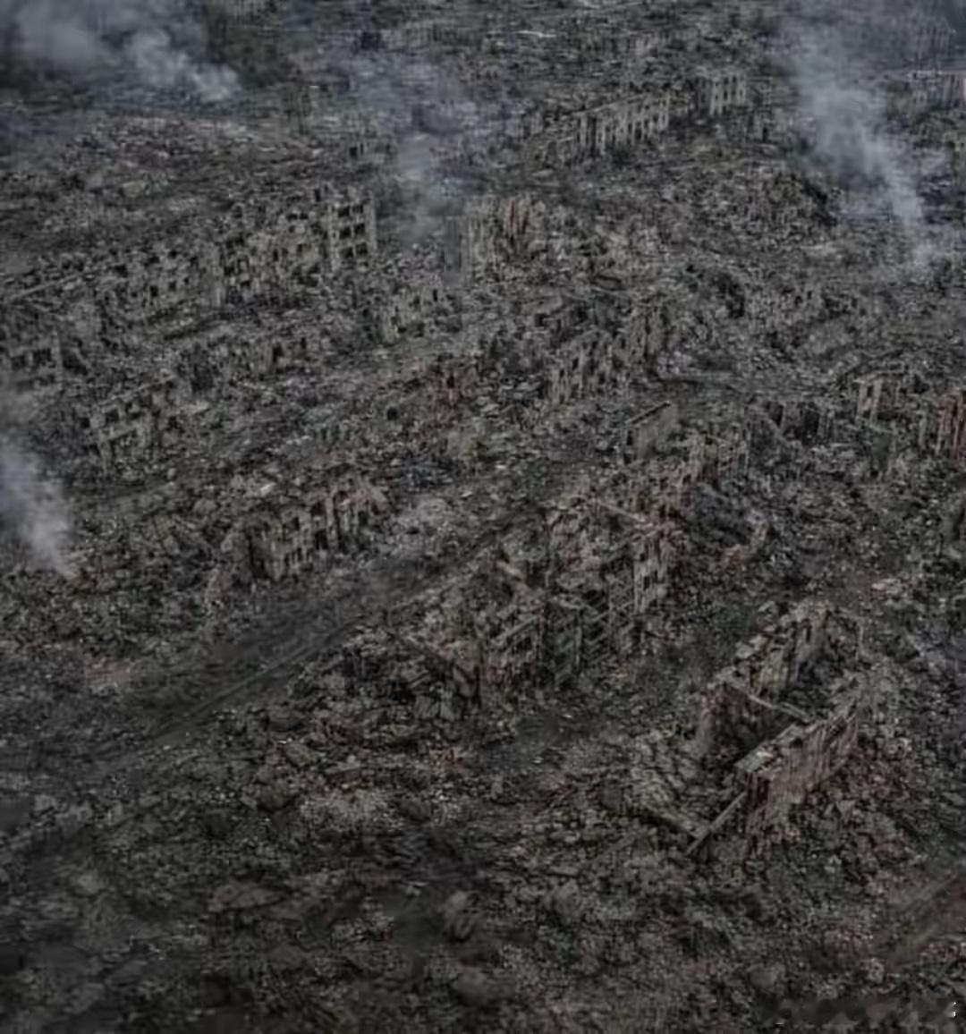 俄乌局势 4月24日最新汇总俄乌冲突进入第1523天。乌无人机袭击致俄多家炼油厂