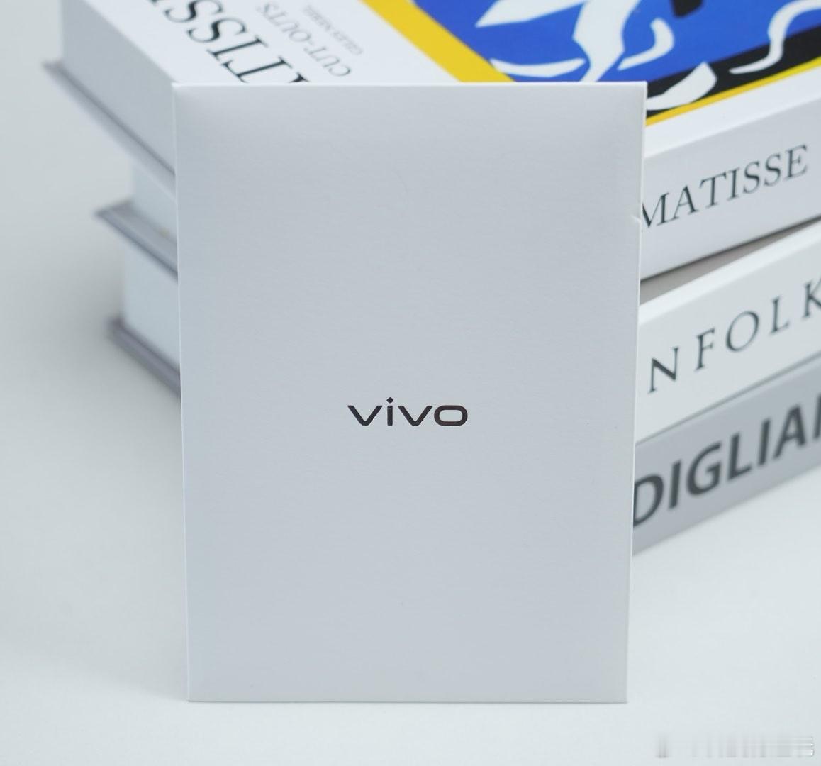 收到了vivo X200系列邀请函，主题为「远 不止影像」，看样子这次除了影像还