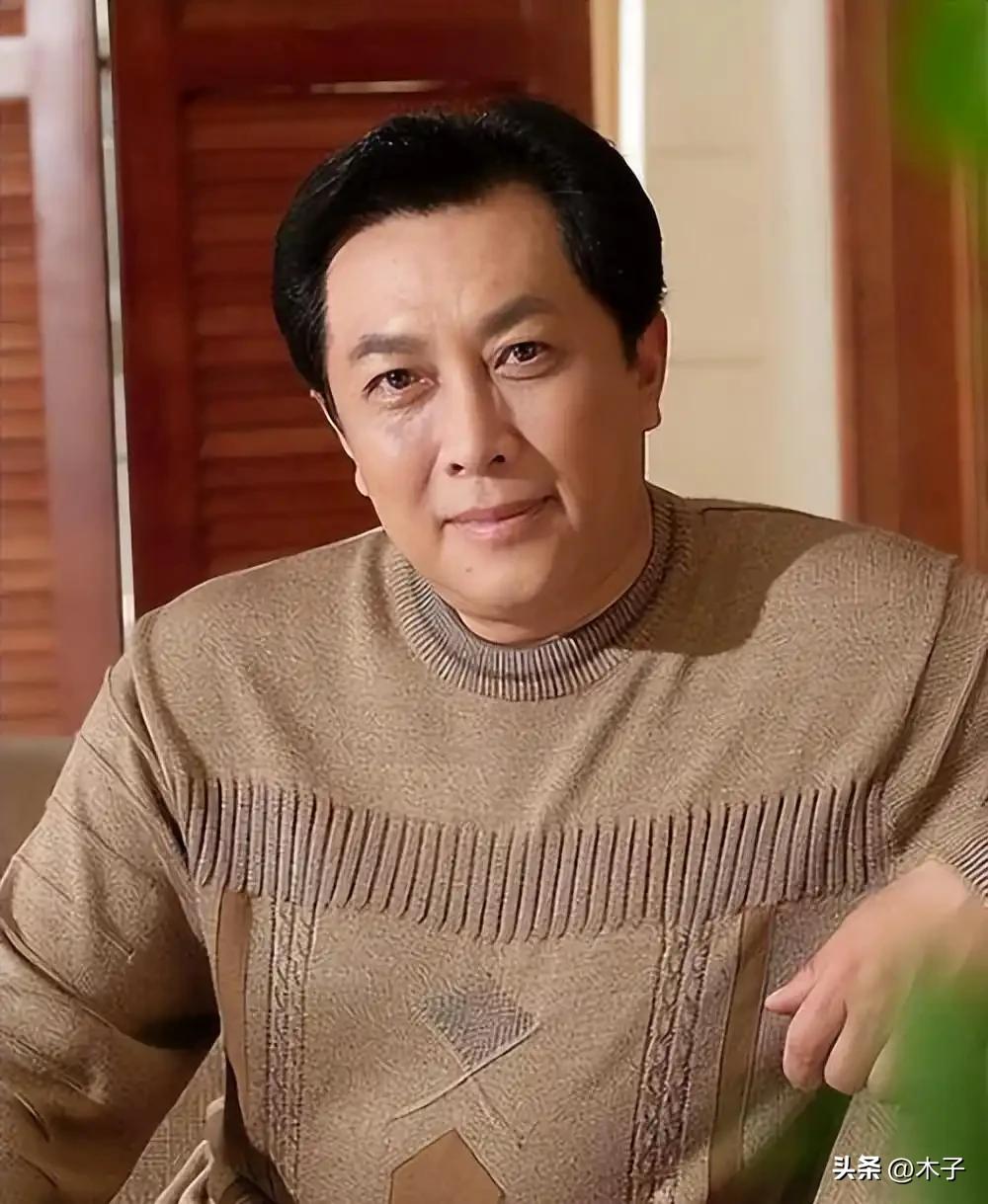 74岁的国家一级演员唐国强，正式入局短剧赛道，这个消息，瞬间打破了很多人对老戏骨