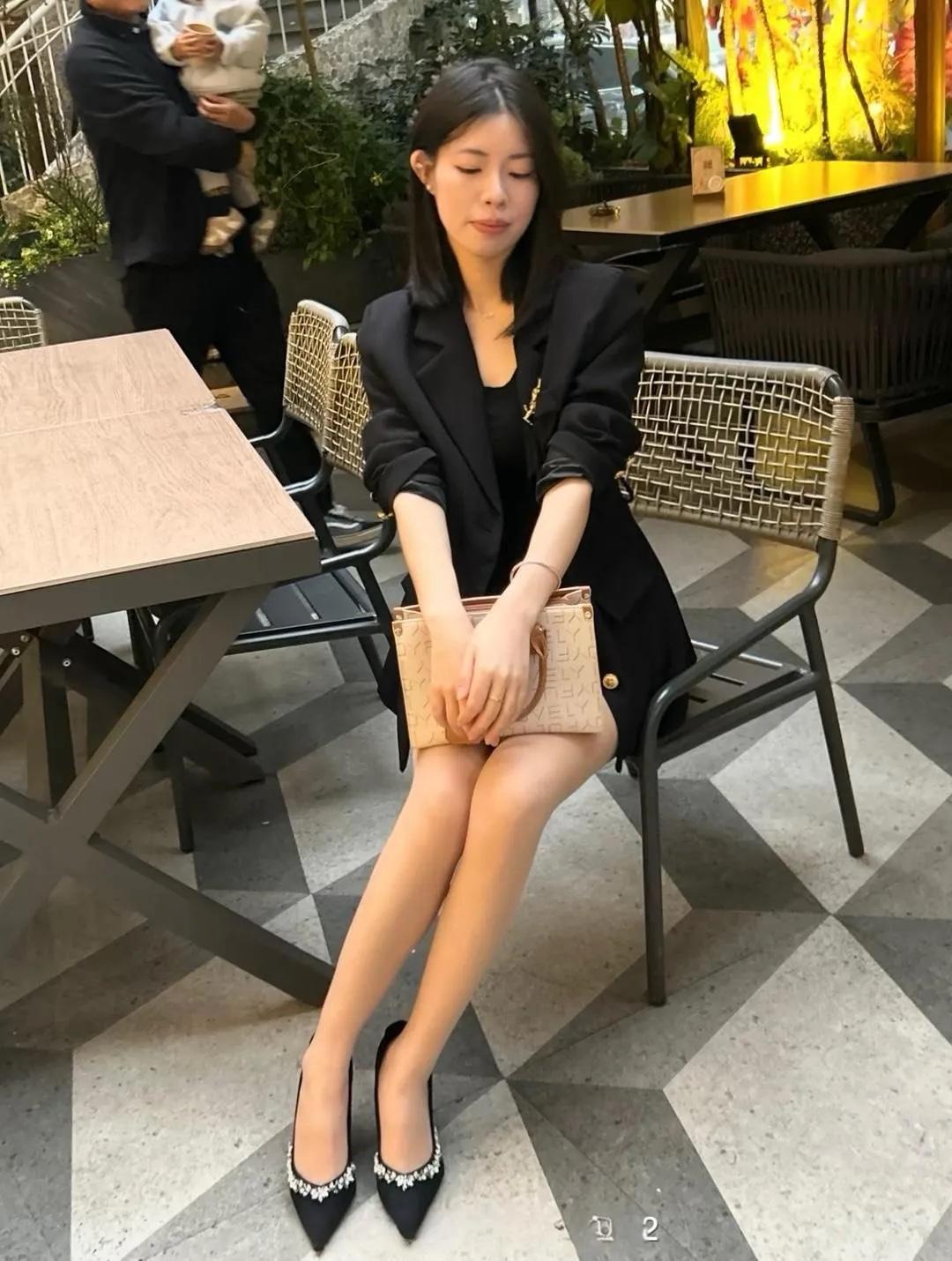 下班放松一下高跟鞋职业风 分享美女穿搭服饰 漂亮的女人为什么都喜欢高跟鞋
