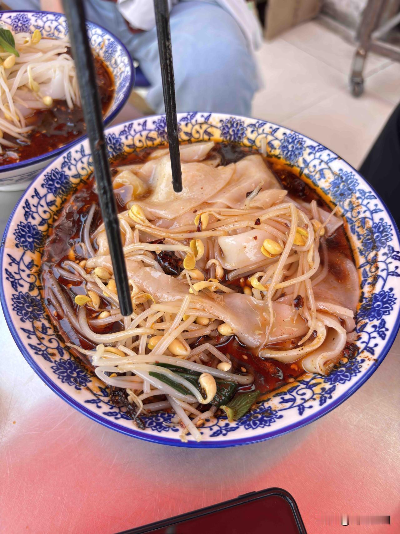 今天在蓝田圆盘路吃的米皮，味道还可以，第一次来这里吃，这家店开了有10年了吧？这