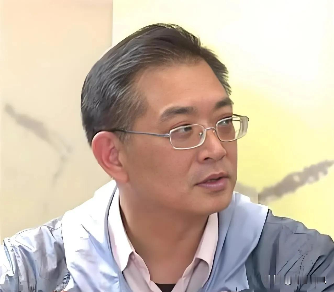 《张公案》里张屏这人设超有意思。他是个孤身进京赶考、一心追寻理想的案痴少年。就像