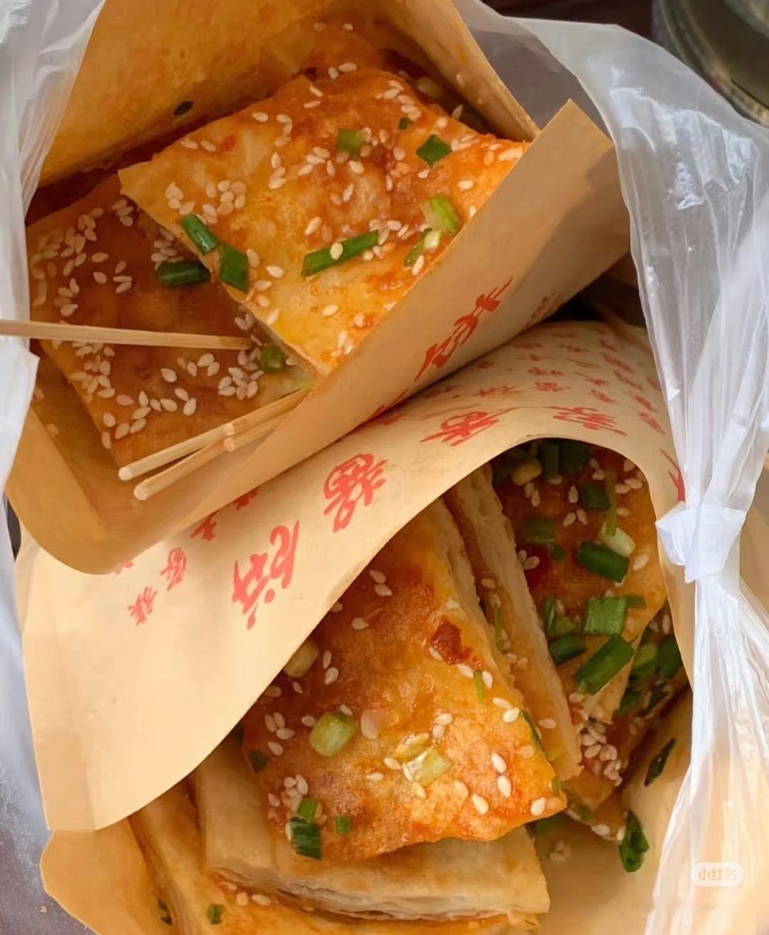 我们这边吃的都是这种土家酱香饼，nm看着就馋了 