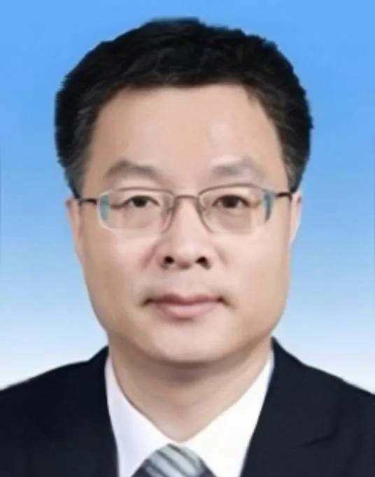 唐屹峰“跨界”履新。近日，南方电网副总唐屹锋就任佛山市委书记，引发热议。这跨度确