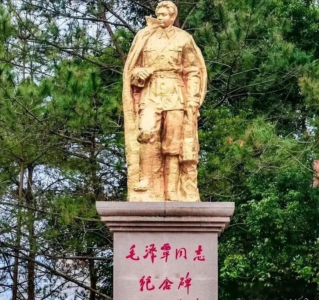 【55年授衔时，毛主席含泪说道：若泽覃还在，我们毛家可能会出个将军】      