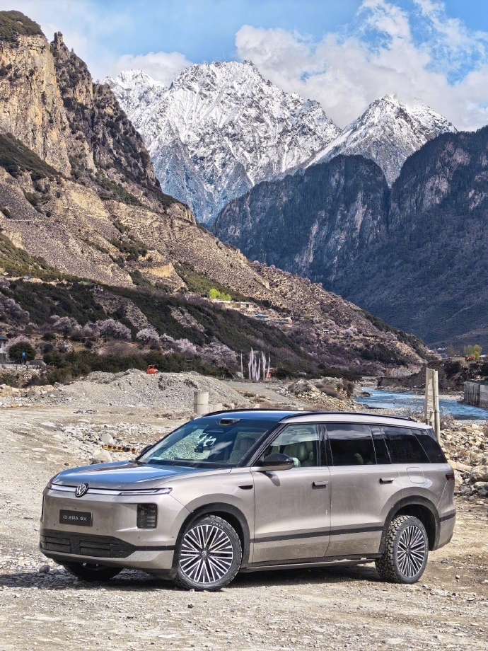 昨晚发布的ID.ERA 9X，预售起售价32.28万车长超5.2米，轴距3070