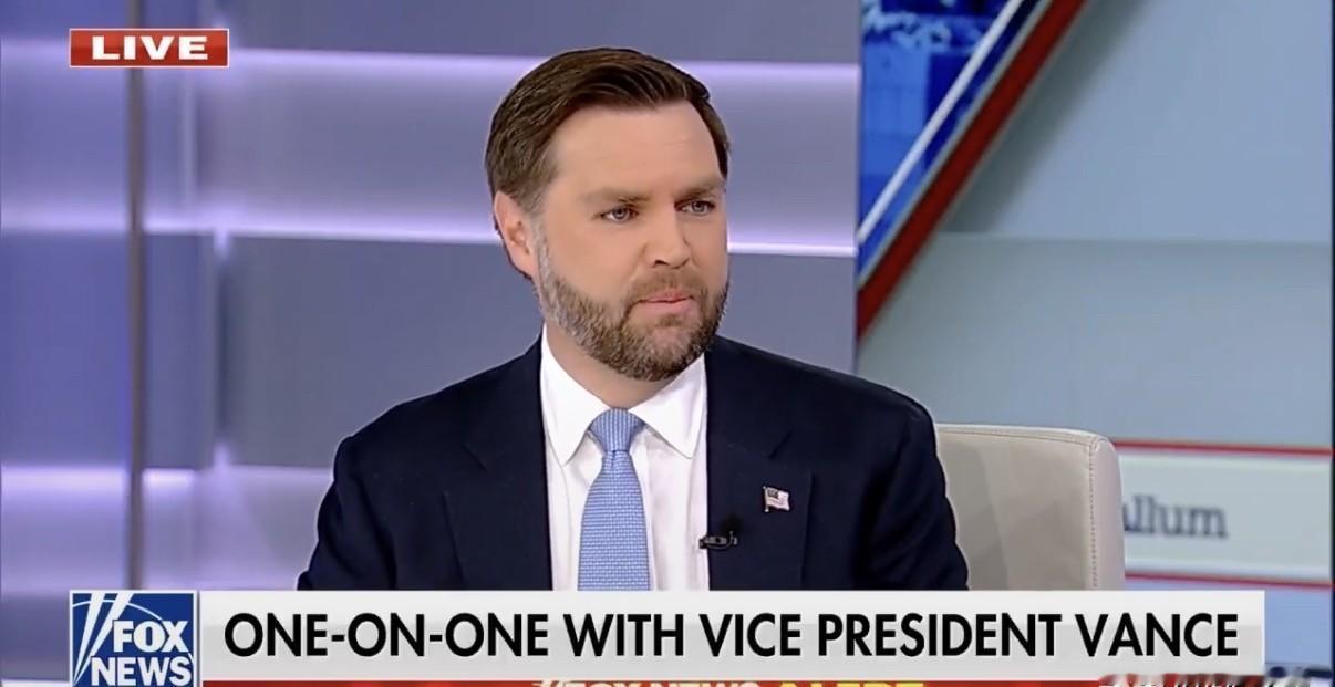 谷爱凌代表中国参赛，

万斯说她忘恩，

这事其实没那么简单。

她办了中国国籍