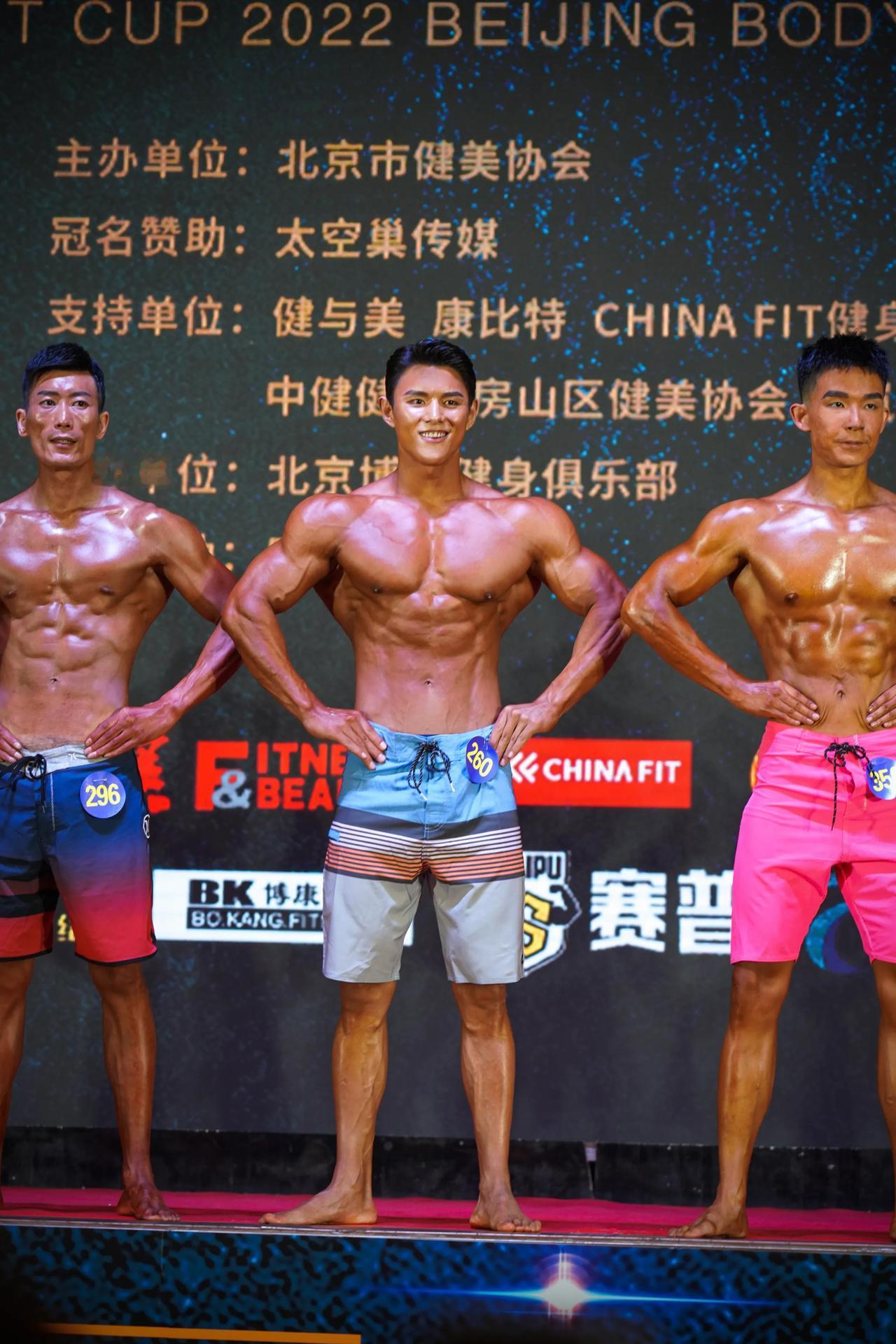 2022年
再次站到了健体项目的舞台上
收获了人生的第一个健体冠军🥇🏆
弥补
