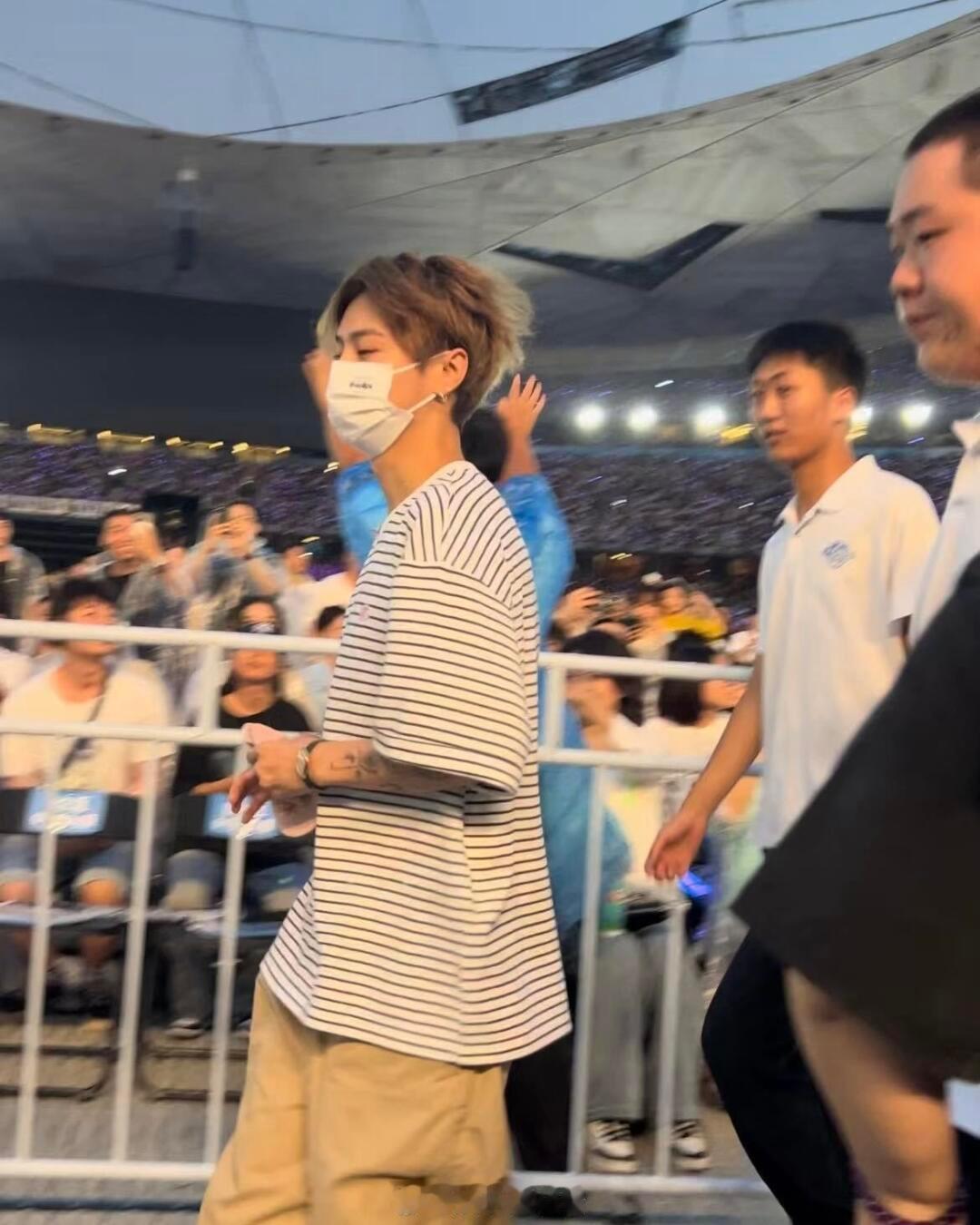#鹿晗去了邓紫棋北京演唱会# 我的命不是命 ​​​