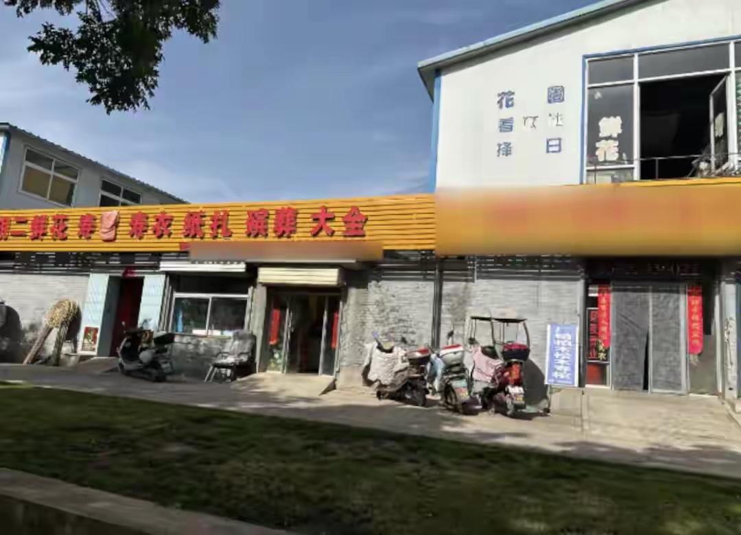 山西忻州，男子受熟人委托，请他帮忙介绍打墓工人，再看看墓地风水。男子好心牵了线，