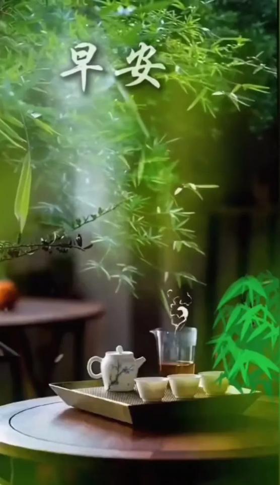 入伏時節天炎熱，
防暑降溫必須做，
烈日灼心多保重，
心態清靜自然涼，
要多飲水