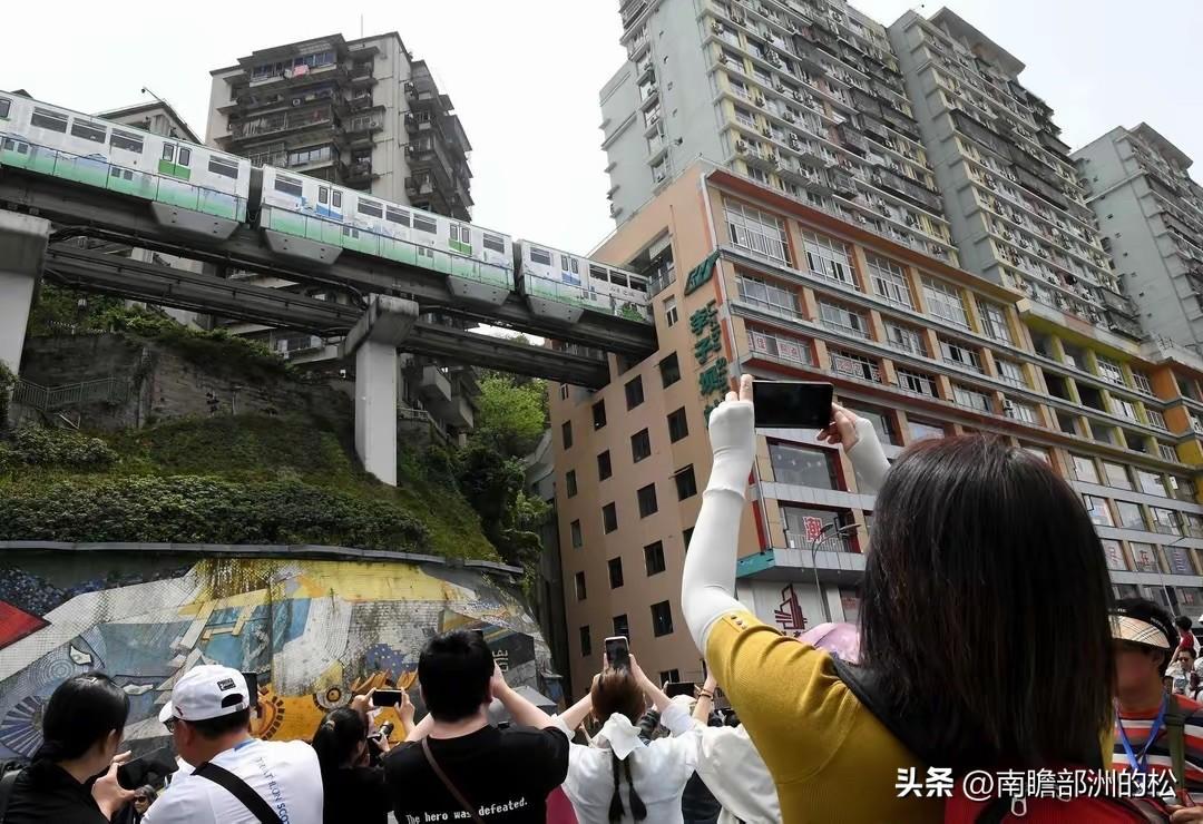 重庆城市轨道交通完善票价机制推出两套方案，正广泛征求大家意见和建议！