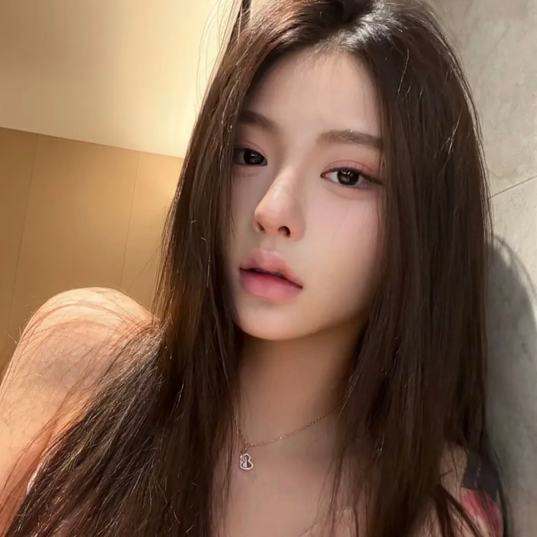 𝙒𝙚𝘾𝙝𝙖𝙩︳权威女生头像 