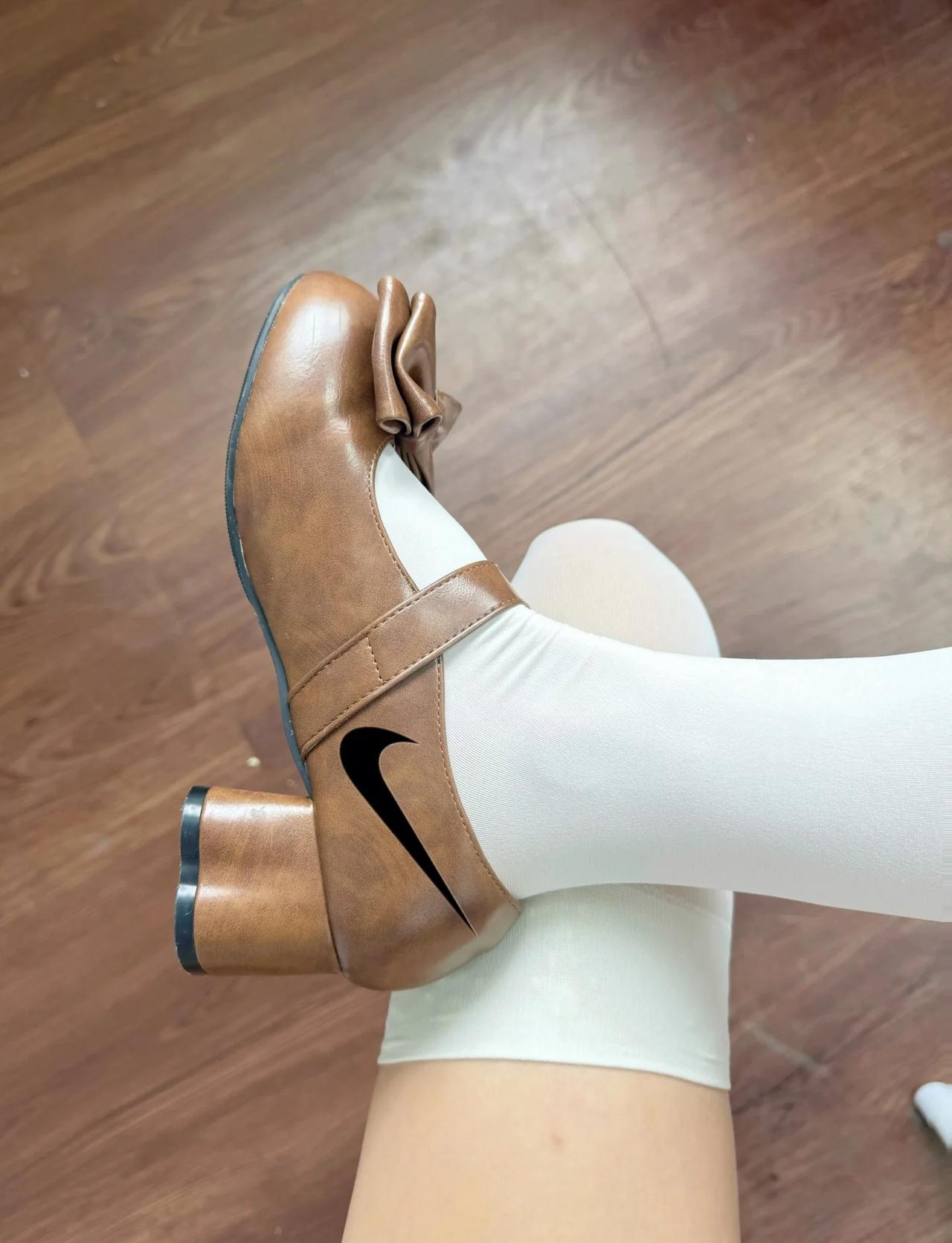 有人说我的鞋子一眼假不懂行的 不要乱说好吧。 lo鞋 nike 抽象