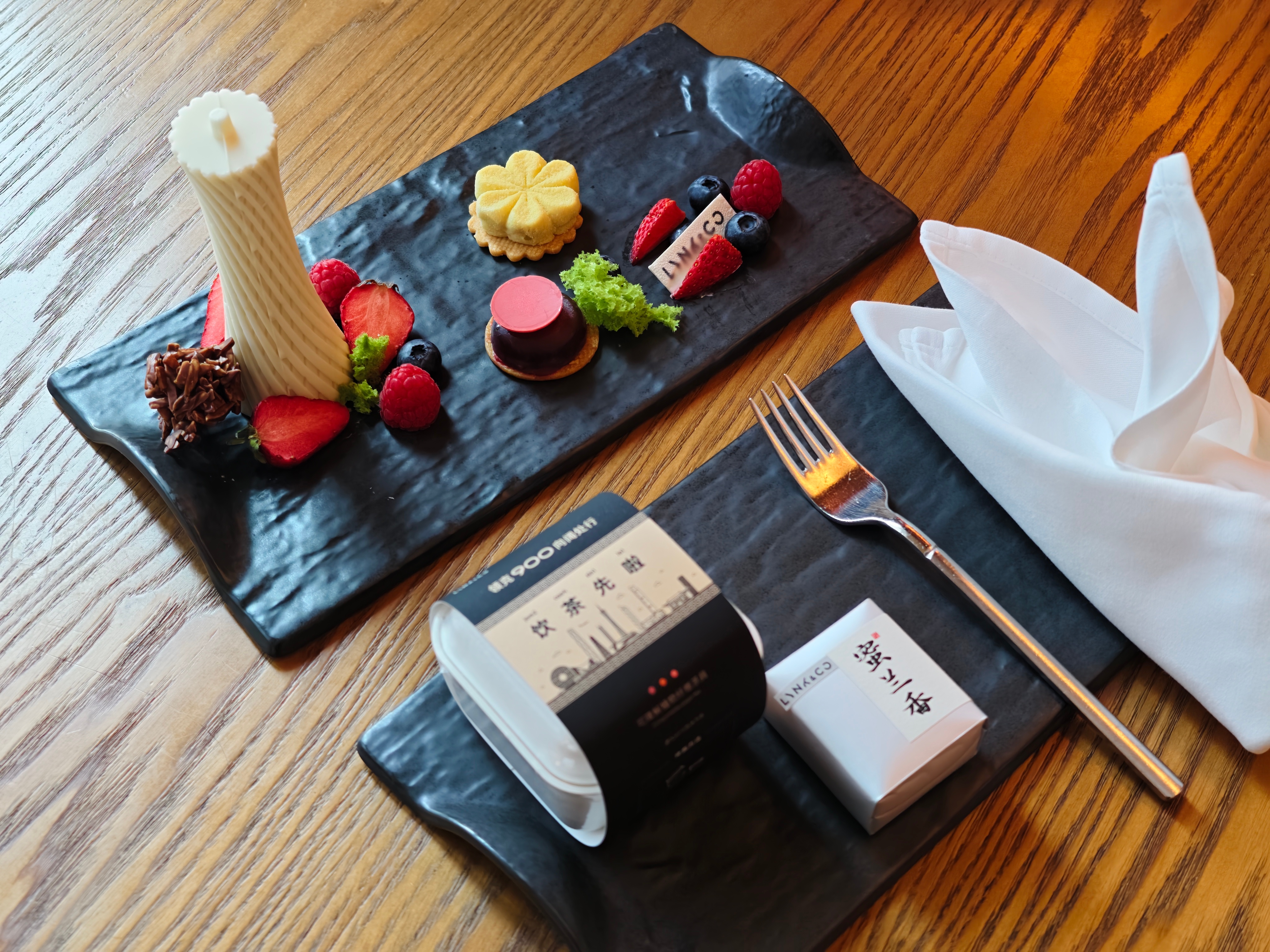 闪现广州试驾领克900大五座了该说不说，不愧都是杭州湾出来的车企酒店的布置越来越