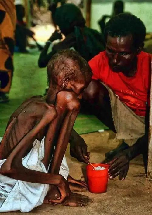 为什么非洲一直没发展起来？我来讲一个实例：非洲第一大国，尼日利亚，人口2.5亿。