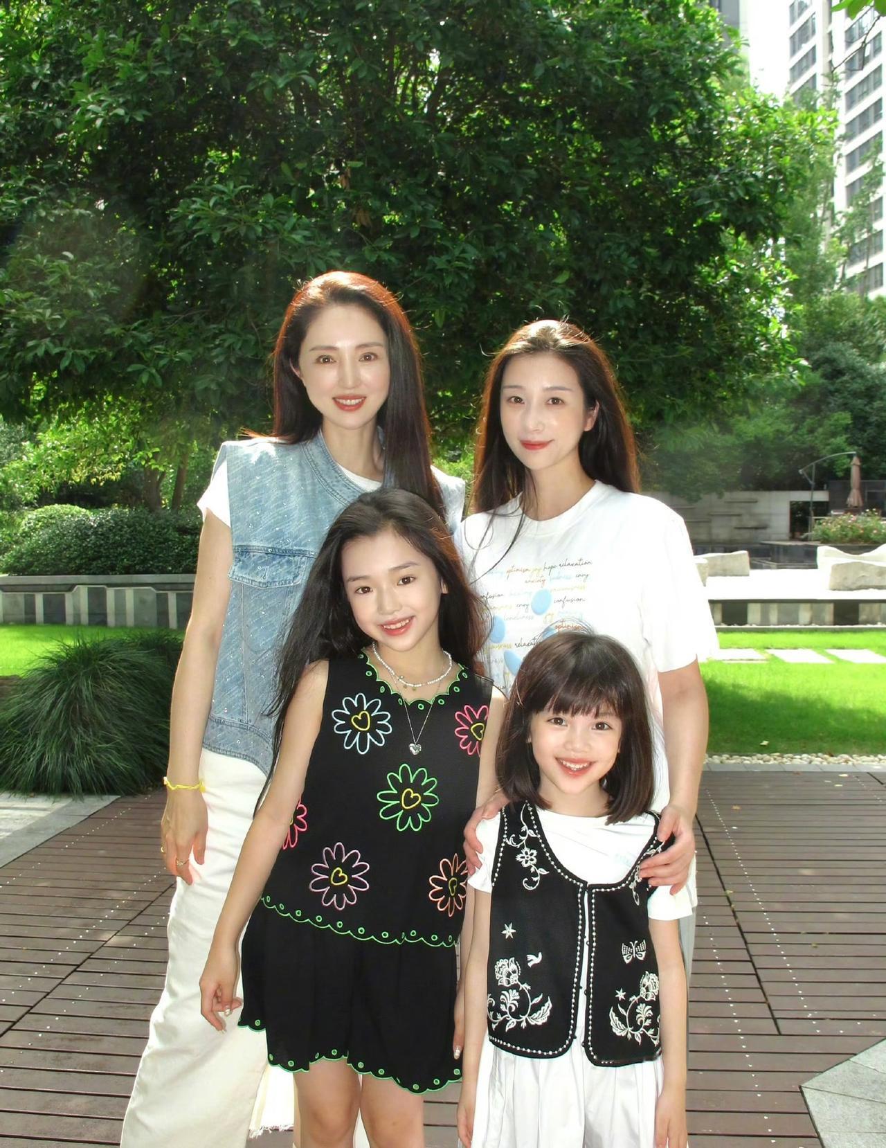 董璇真不简单，为9岁女儿，新婚后和老公分居！

本以为董璇会带着9岁的女儿和新任